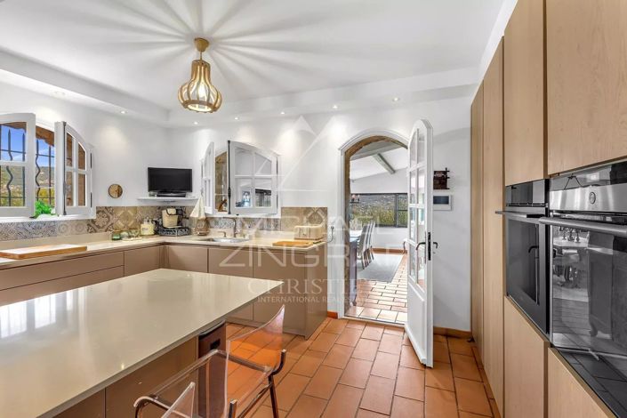 Image No.7-8 Bed House for sale