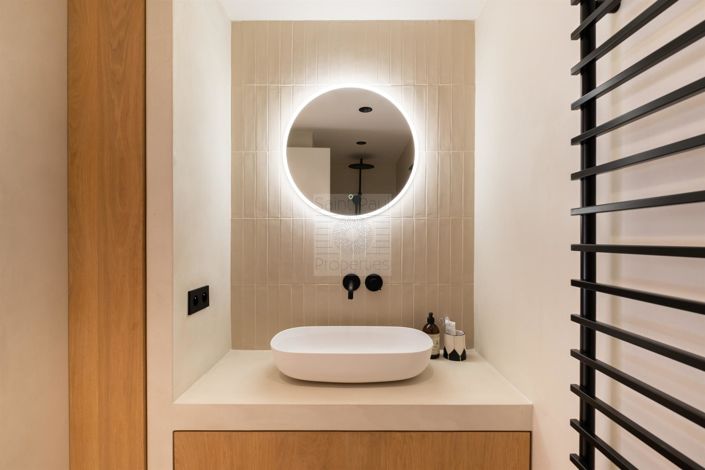 Image No.8-2 Bed House for sale