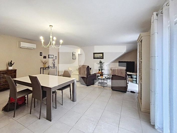 Image No.2-4 Bed House for sale