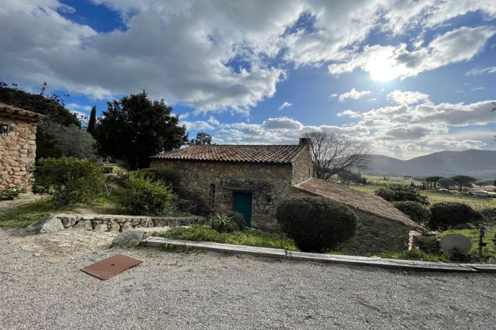 Image No.11-3 Bed House for sale