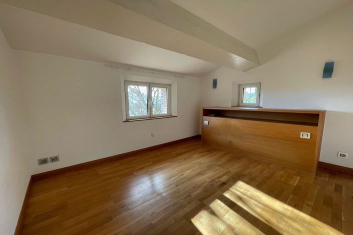 Image No.8-3 Bed House for sale