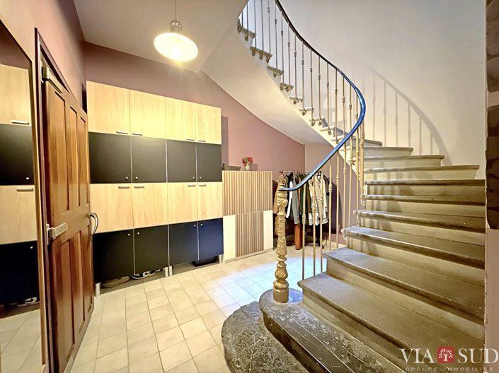 Image No.10-4 Bed Property for sale