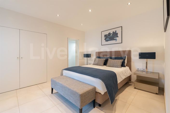 Image No.23-5 Bed House for sale