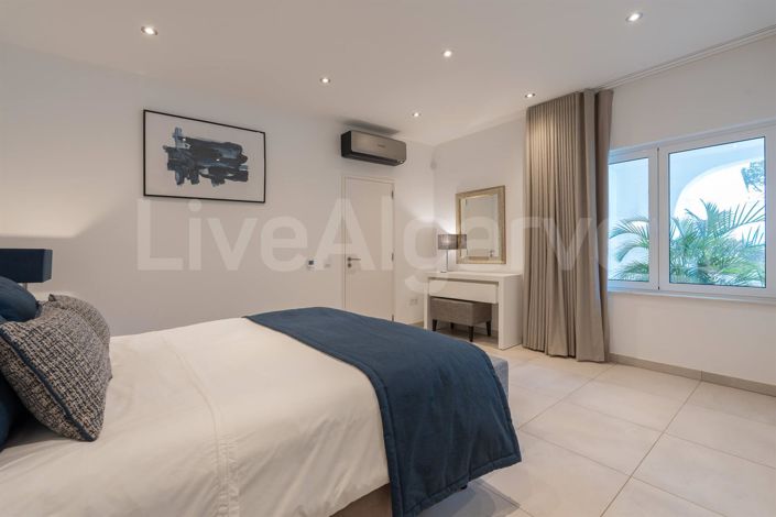 Image No.25-5 Bed House for sale