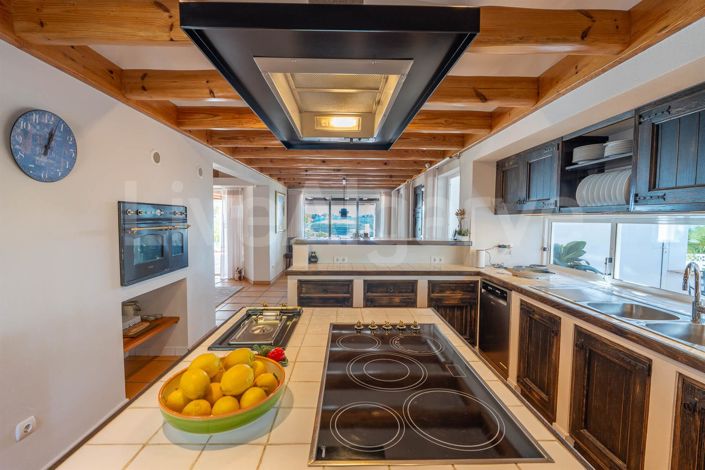 Image No.32-5 Bed House for sale