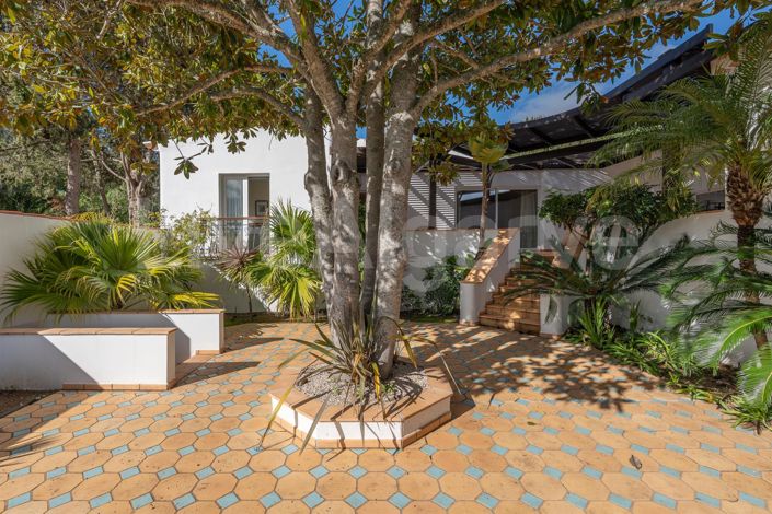 Image No.38-5 Bed House for sale