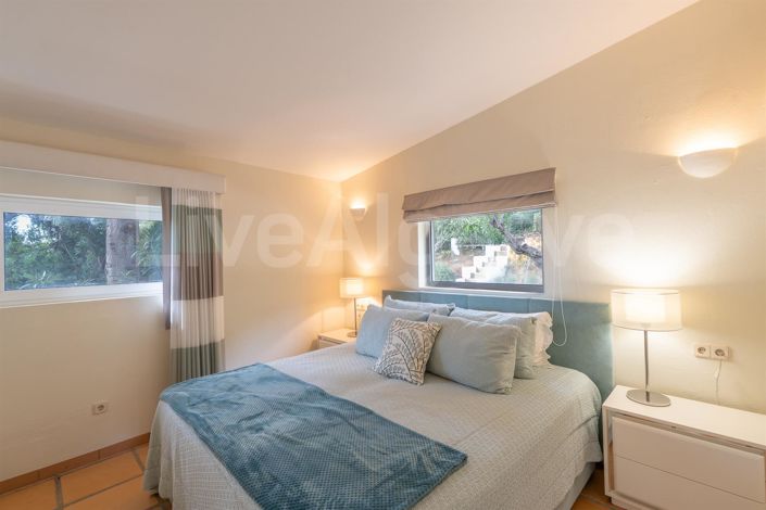 Image No.50-5 Bed House for sale