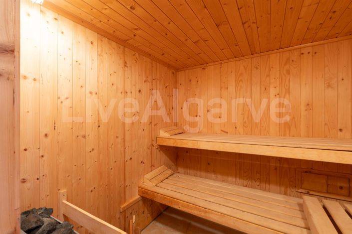 Image No.56-5 Bed House for sale