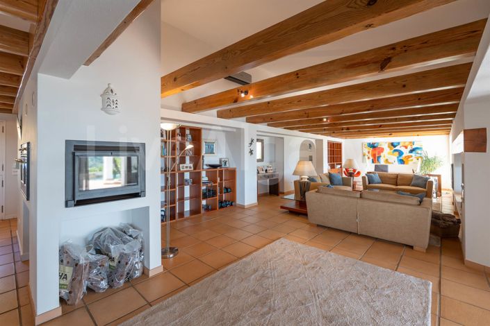 Image No.6-5 Bed House for sale