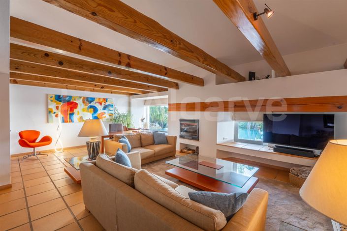 Image No.8-5 Bed House for sale