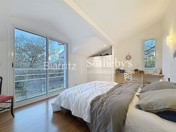 Image No.6-4 Bed House for sale