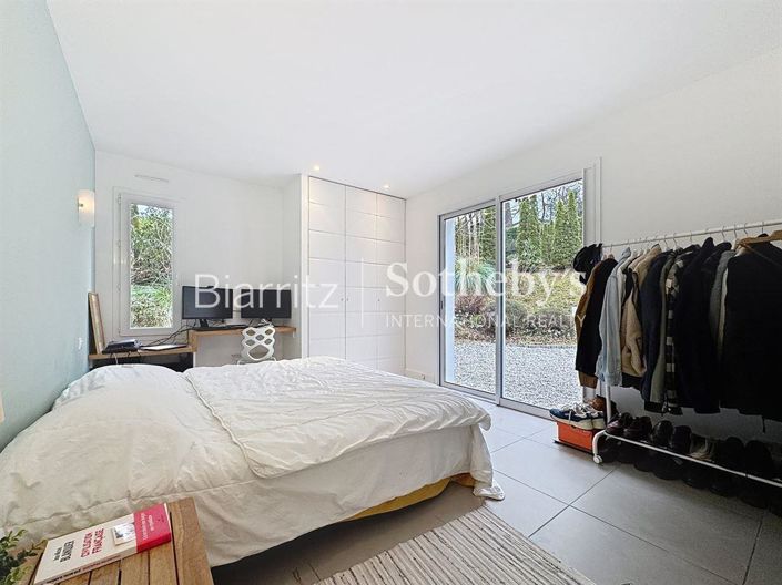 Image No.8-4 Bed House for sale