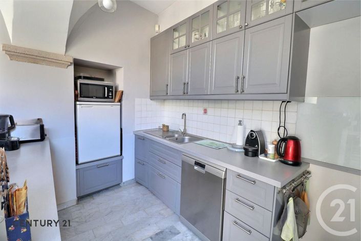 Image No.8-7 Bed House for sale