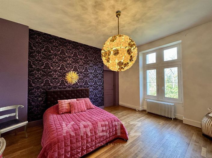 Image No.12-5 Bed Property for sale