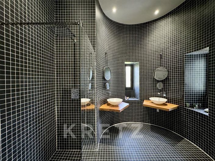 Image No.13-5 Bed Property for sale