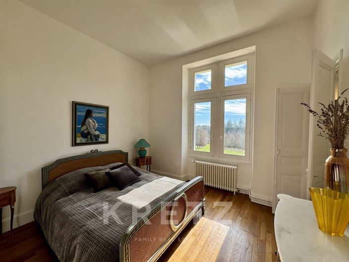 Image No.17-5 Bed Property for sale