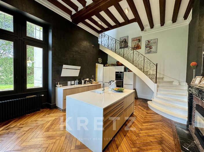 Image No.5-5 Bed Property for sale