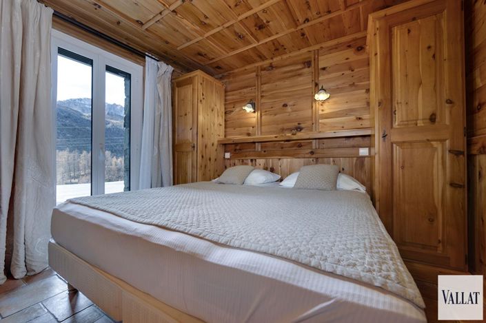 Image No.6-5 Bed House for sale