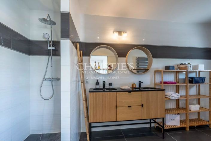 Image No.12-4 Bed House for sale