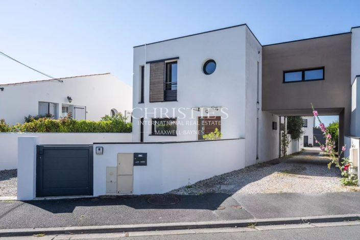 Image No.24-4 Bed House for sale