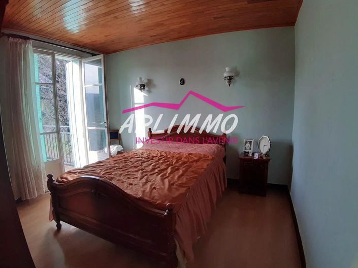 Image No.6-3 Bed House for sale