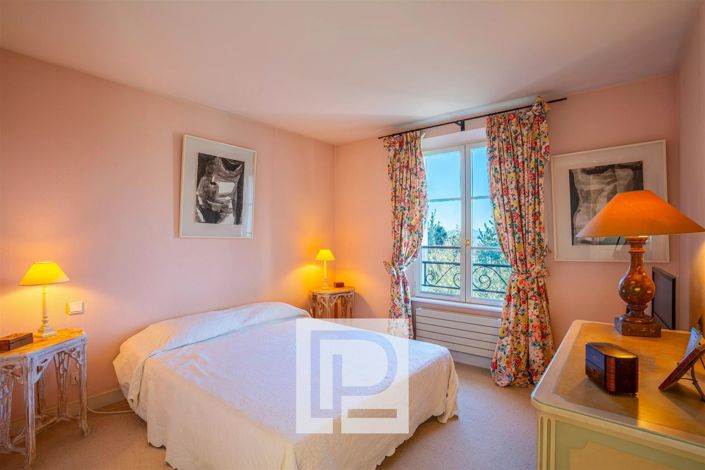 Image No.18-4 Bed House for sale