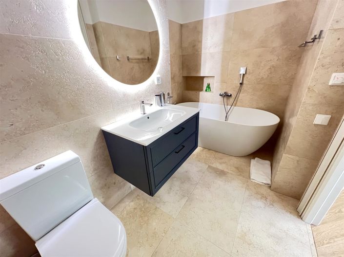 Image No.8-4 Bed House for sale