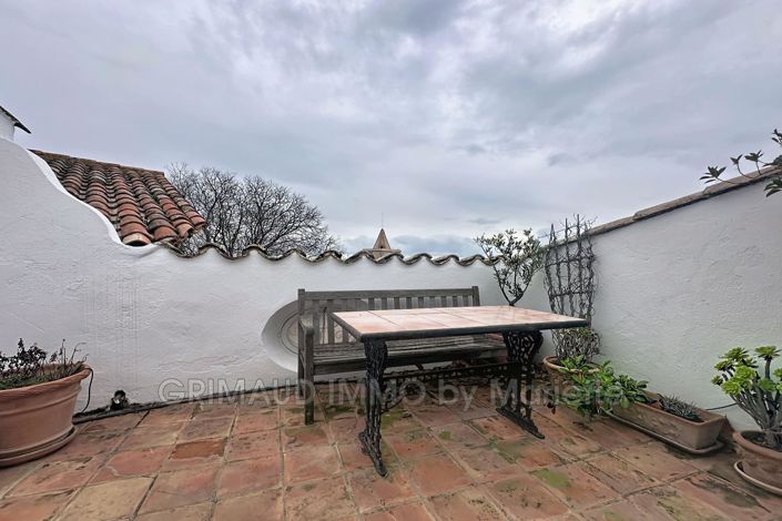 Image No.10-3 Bed House for sale