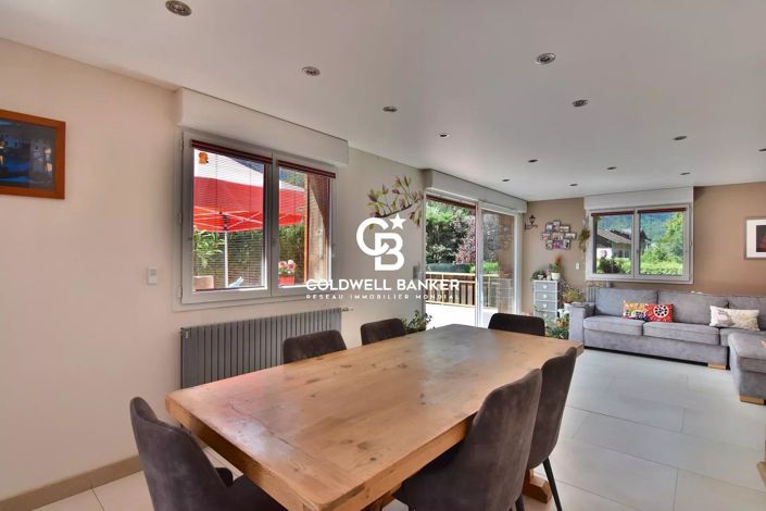 Image No.9-5 Bed House for sale