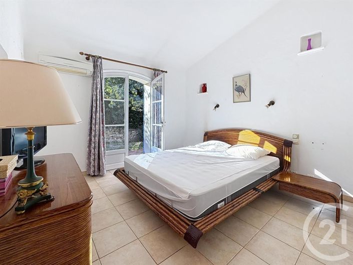 Image No.10-3 Bed House for sale