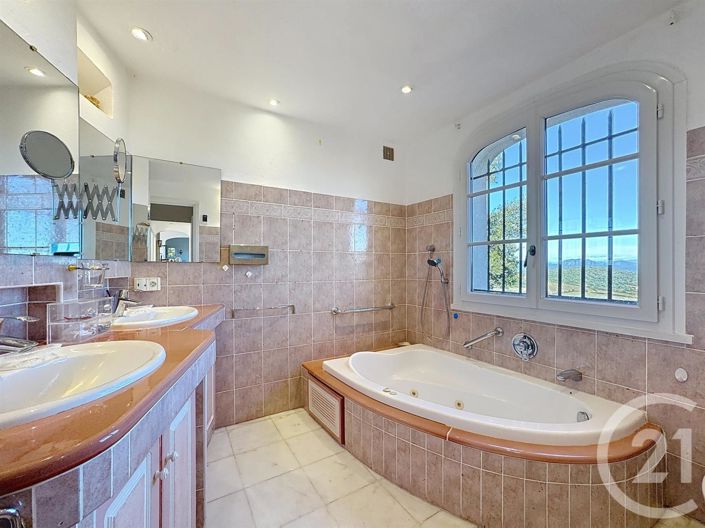 Image No.11-3 Bed House for sale