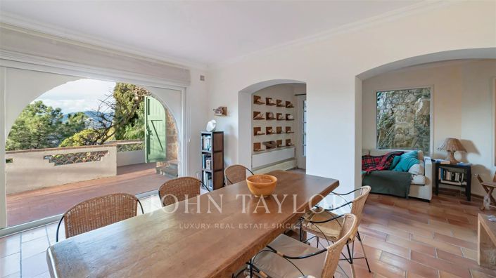 Image No.10-5 Bed House for sale