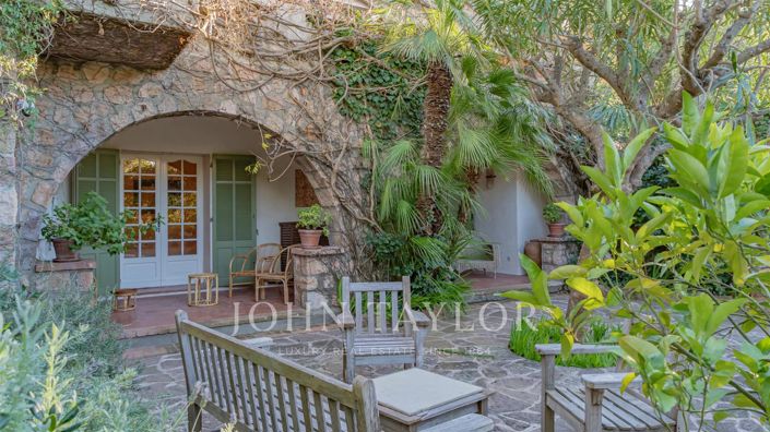 Image No.6-5 Bed House for sale