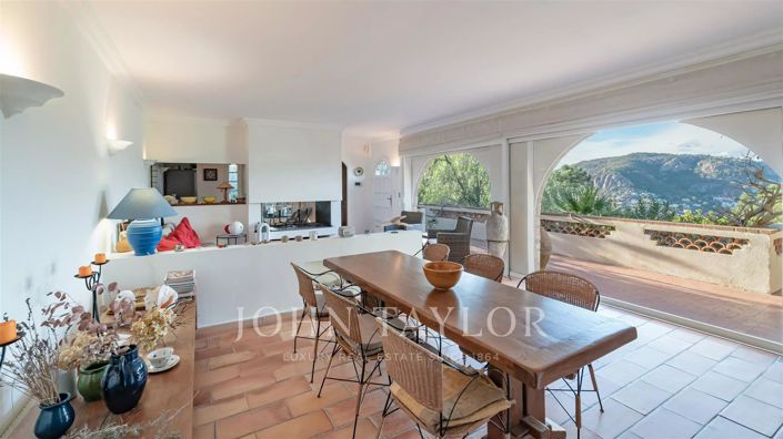 Image No.6-5 Bed House for sale