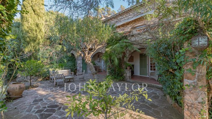 Image No.7-5 Bed House for sale