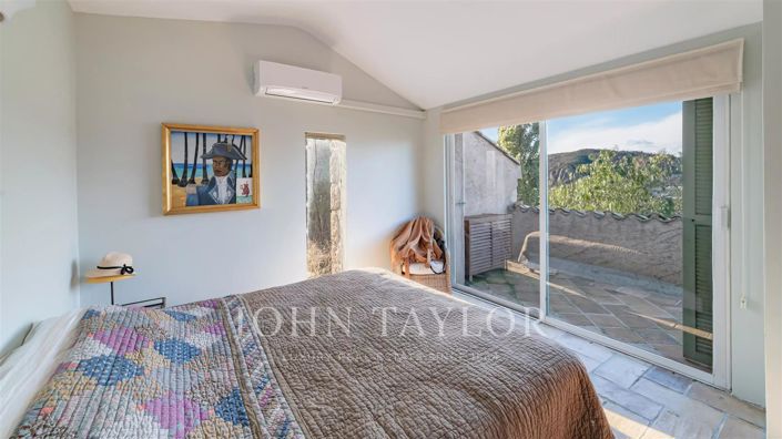 Image No.8-5 Bed House for sale