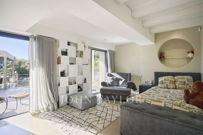 Image No.17-5 Bed House for sale