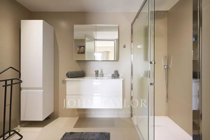 Image No.18-5 Bed House for sale