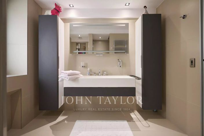 Image No.19-5 Bed House for sale