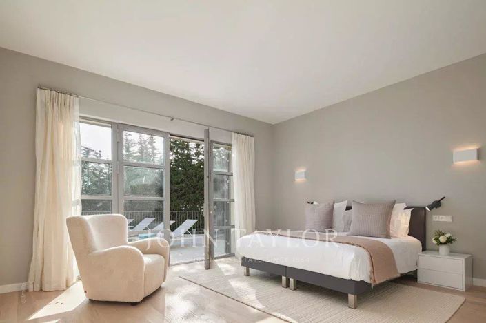 Image No.20-5 Bed House for sale