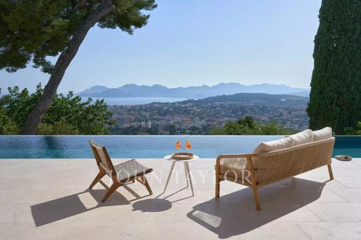 Image No.5-5 Bed House for sale