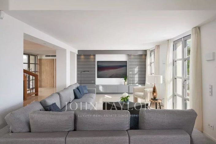 Image No.6-5 Bed House for sale