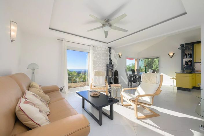 Image No.8-4 Bed House for sale