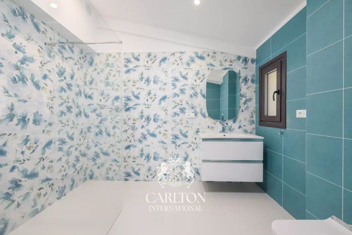 Image No.26-5 Bed House for sale