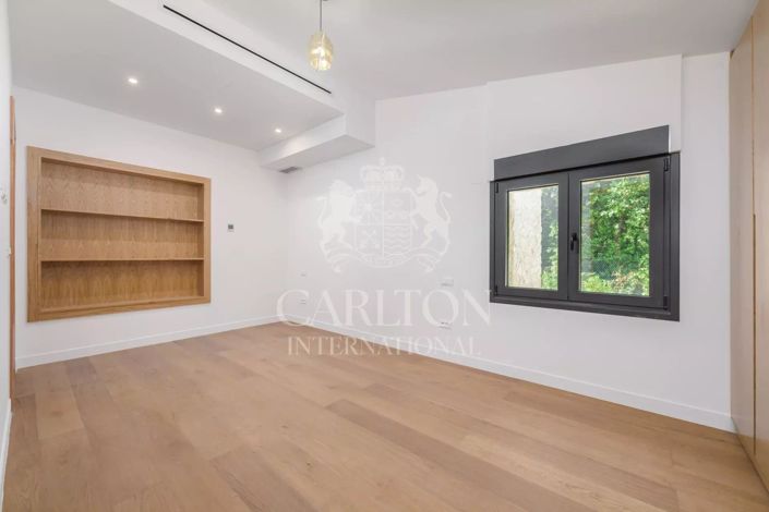 Image No.27-5 Bed House for sale