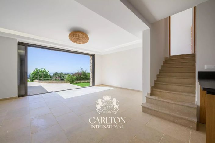 Image No.9-5 Bed House for sale