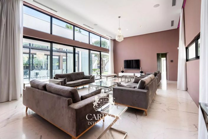 Image No.2-4 Bed House for sale