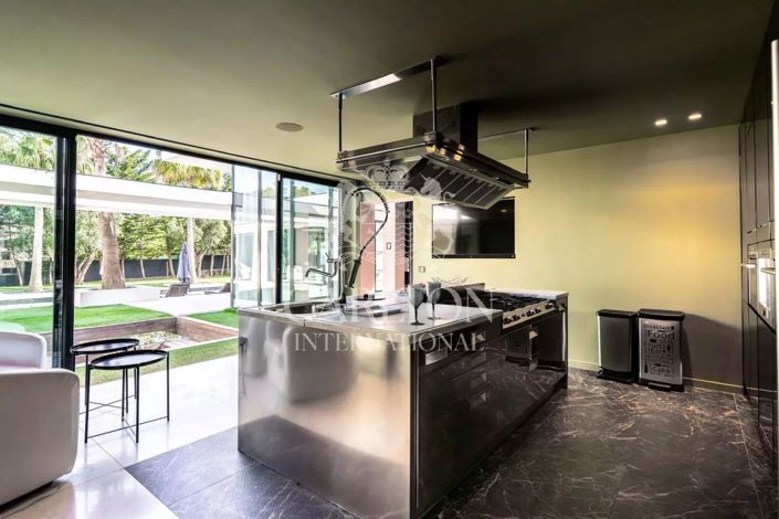 Image No.3-4 Bed House for sale