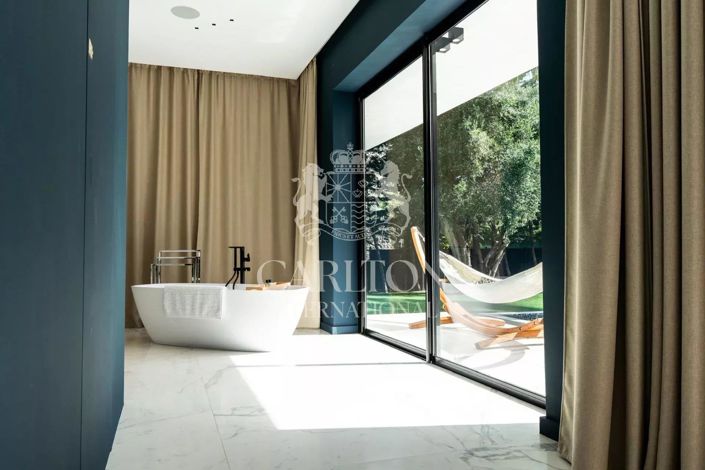 Image No.8-4 Bed House for sale