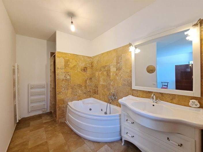 Image No.10-4 Bed House for sale